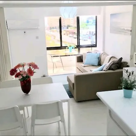 Bettys 1Br Seafront Apt-3