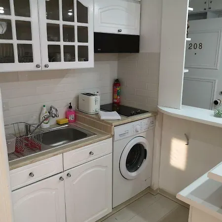 Bettys 1Br Seafront Apt-2