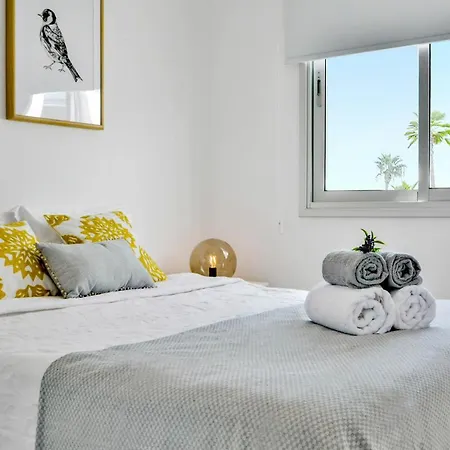 Phaedrus Living: Seaside Luxury Flat Lighthouse 67-2