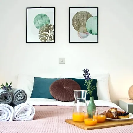 Phaedrus Living: Seaside Luxury Flat Natalia House 102-3