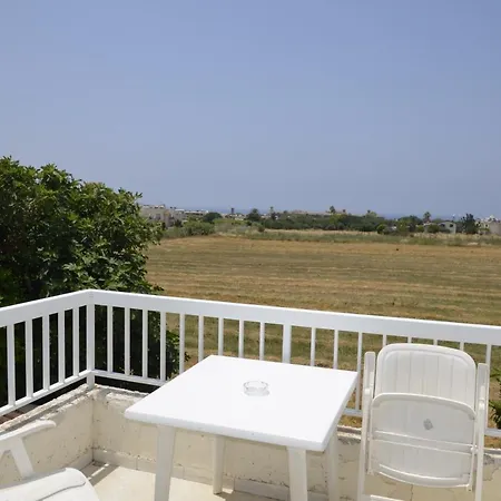 Peaceful Townhouse With Private Pool Near The Sea-2