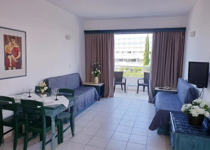 St. George Gardens & Suites Klorakas