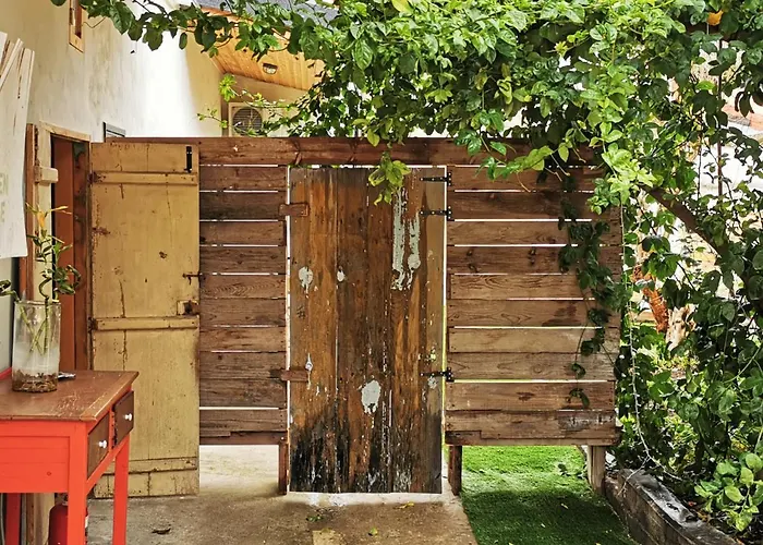 The Cabrio House- Unique CITY CENTER loft with Garden Limassol