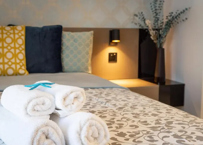 Haustierfreundliches Light House - Seafront Cosy Studio With Library Paphos