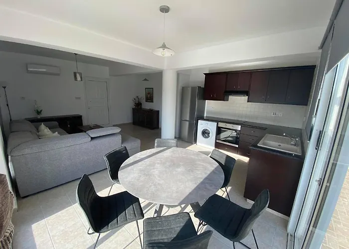 Huisdiervriedelijke Cosy Apartment In Kato Paphos With Pool Access