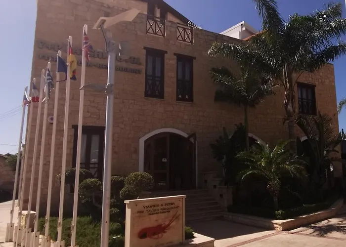 Hotels in Lachi