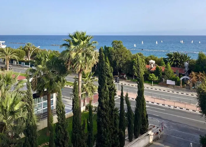 Seafront - 2 Bedroom Modern Limisso