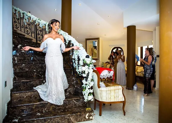Larnaca Mansion Ideal For 3 Families Or More acceptant les animaux