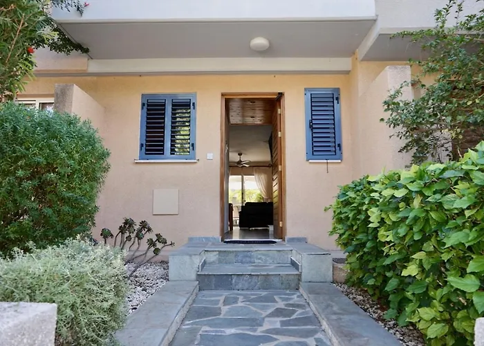 Villa Ilios In Kato Paphos mit Pool