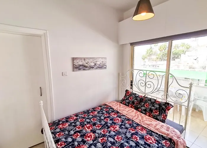 Pet friendly Central Square Nomadic Rooms Larnaca