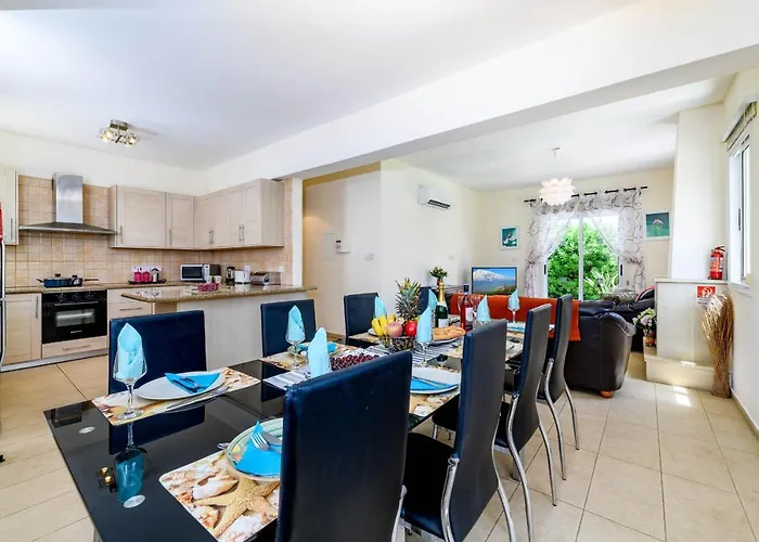 Blue Water Bay Villas Paralimni
