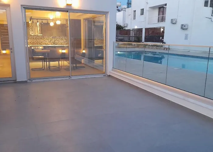 Sky Apartment On The Pool Ayía Nápa acceptant les animaux