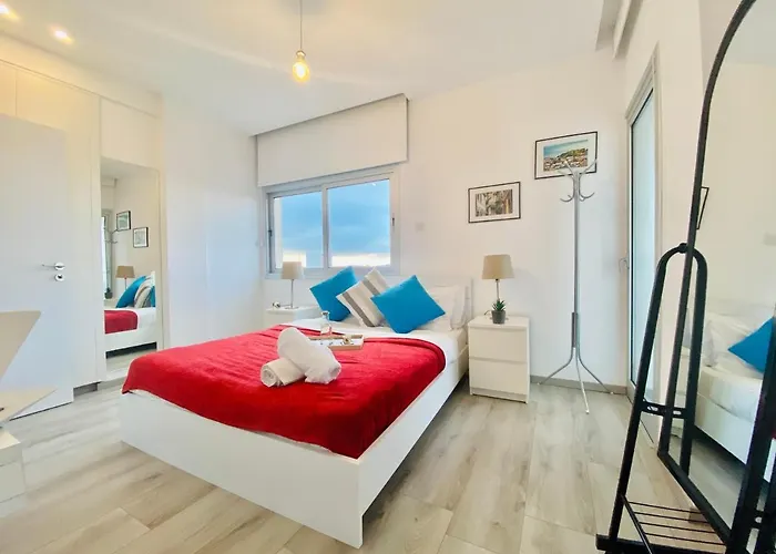 Appartamento Panoramic Seaside Getaway, 2-Br Penthouse Larnaca