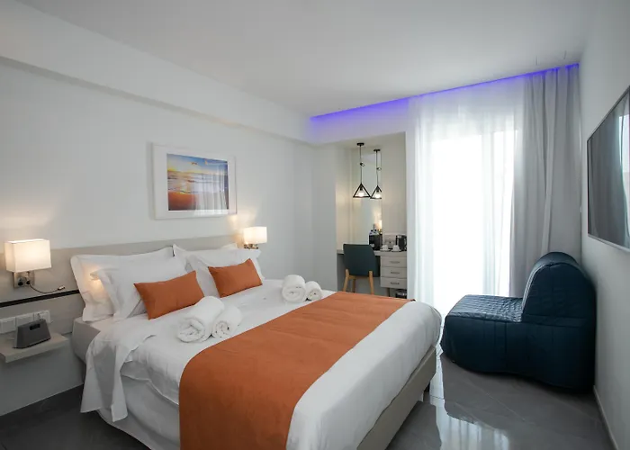 Larnaca hotels near Dimarchiou Square