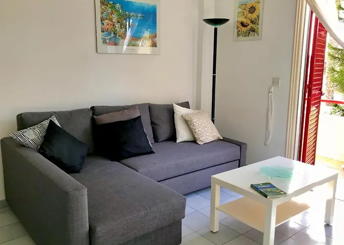Apartment With Large Pool Limasol
