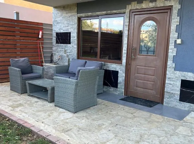 Apartment With Garden Paphos