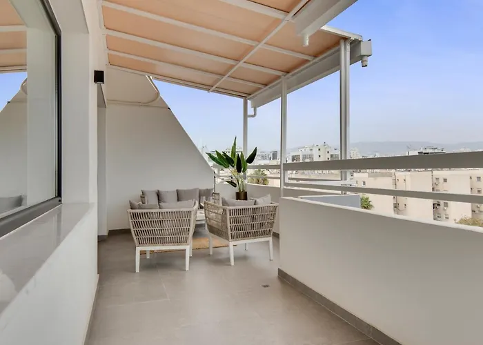Huisdiervriedelijke Sanders Coral Court Penthouse - Cute 3-Bedroom Apartment With Balcony Limasol