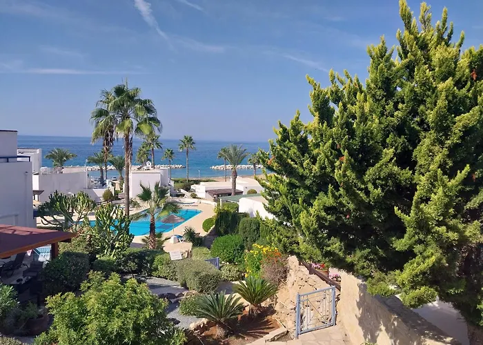 Villa Margo By The Sea Paphos