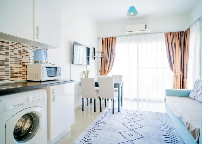 Romantiс Two-Bedroom Apartment With Sea View Kyrenia 