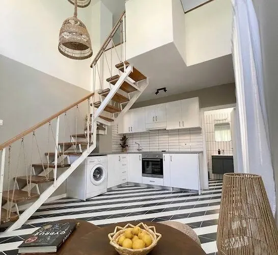 Stunning Duplex Studio Apartment 150 Metres From The Sea Limisso