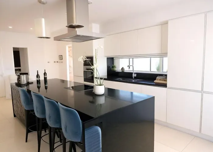 Beachfront Luxury Villa Glory Agia Napa met een Zwembad