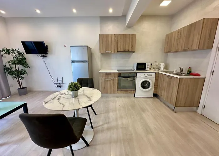 Huisdiervriedelijke 1-Bedroom Duplex 100M By The Sea Limasol