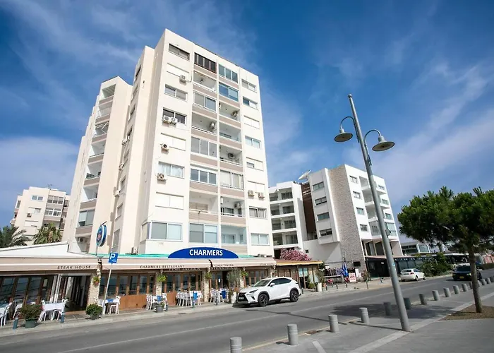 Front-Row - Skyline Retreat - Pool Access Apartment Larnaca
