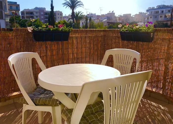 1 Bedroom Flat, Prime Location Near Sea, Sleeps 4 Limasol