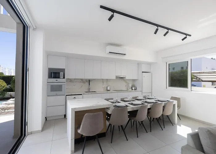 Kube Luxury Villas Ayía Nápa