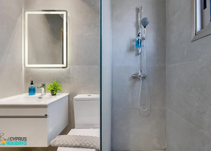 Airbnsea City Centre Side Sea View Apartments Larnaca