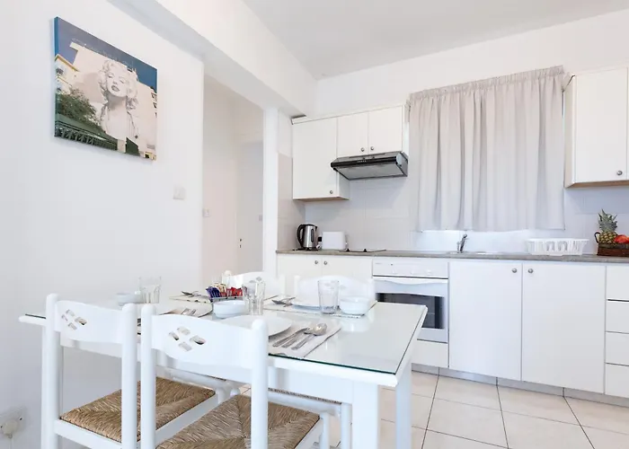 Larnaca hotels near Larnaca Castle