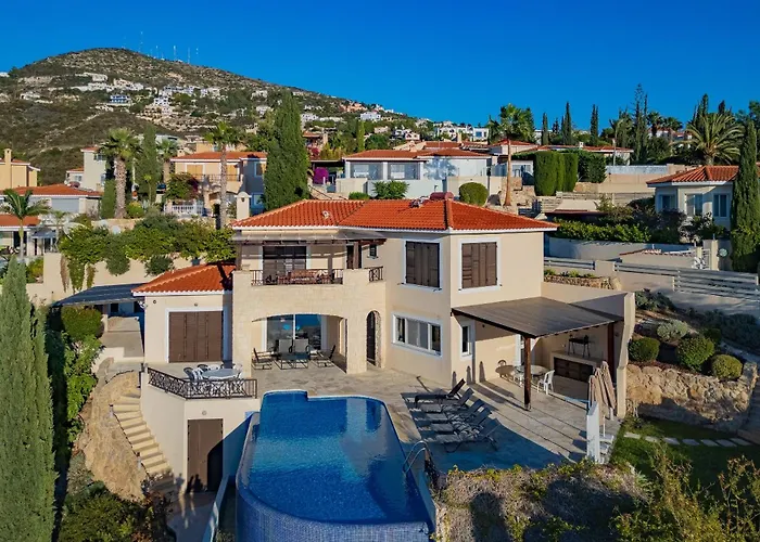 Resitour - Perneri Four Bedroom Villa Paphos with Pool