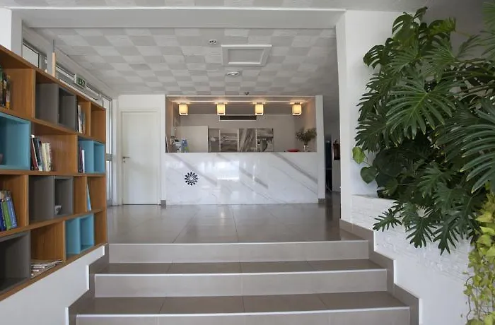 Hotel Apartments Costantiana Beach Ларнака