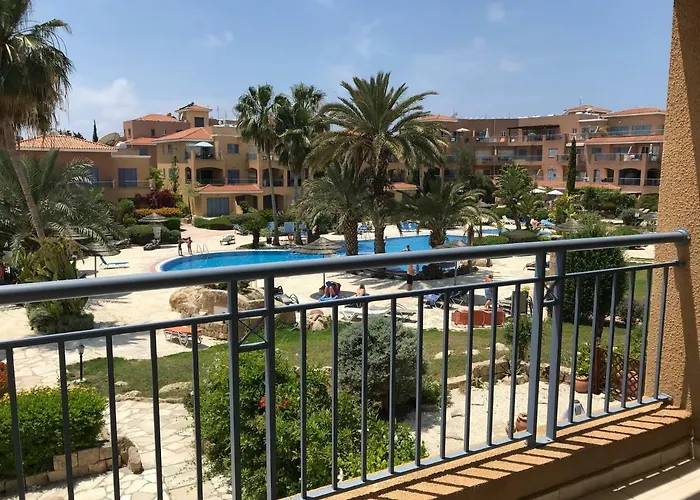 Limnaria Gardens - Modern 1 Bed, Walk To Beach & Shops Paphos