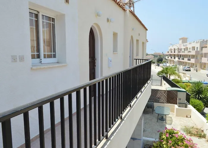 Apartment In Kato Pafos & 10 Min To Venus Beach