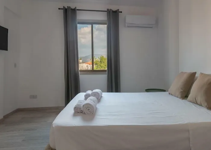 Kings Square Holiday Apartments Polis